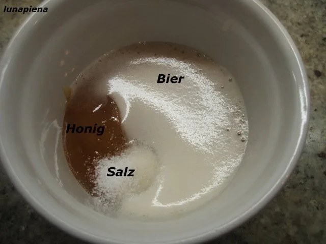 Rezept: Fleisch: Rosmarinbraten in Biersoße mit Honigspätzle Bild Nr. 7 Fleisch: Rosmarinbraten in Biersoße mit Honigspätzle - Rezept - Bild Nr. 7