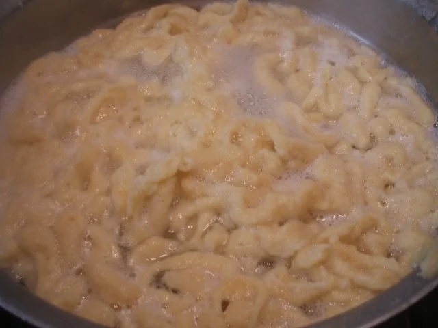 Rezept: Fleisch: Rosmarinbraten in Biersoße mit Honigspätzle Bild Nr. 15 Fleisch: Rosmarinbraten in Biersoße mit Honigspätzle - Rezept - Bild Nr. 15