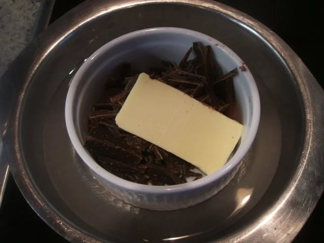 Dessert: Mandelkrokantsplitter mit Schokosahne und Mangoragout - Rezept - Bild Nr. 6