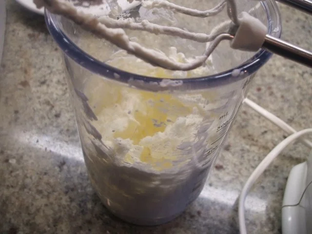 Dessert: Mandelkrokantsplitter mit Schokosahne und Mangoragout - Rezept - Bild Nr. 4