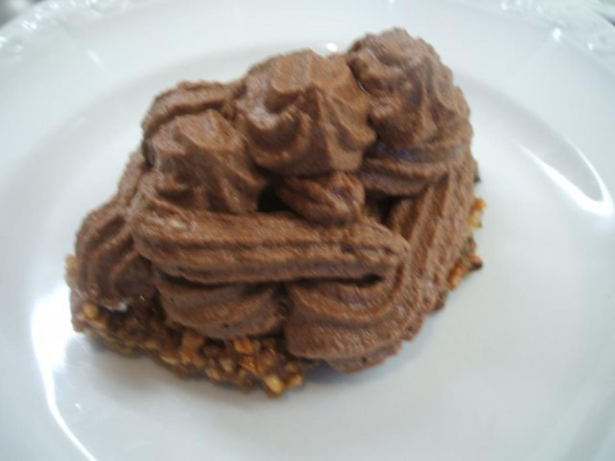 Dessert: Mandelkrokantsplitter mit Schokosahne und Mangoragout - Rezept - Bild Nr. 9