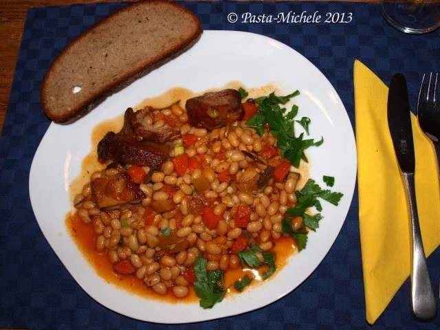 Rezept: Kalbfleisch mit weißen Bohnen (Vitello con fagioli bianchi) Kalbfleisch mit weißen Bohnen (Vitello con fagioli bianchi) - Rezept