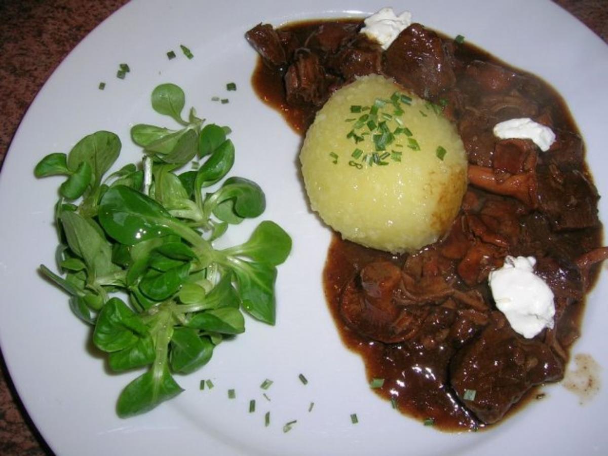 Rehgulasch mit Pfifferlingen - Rezept