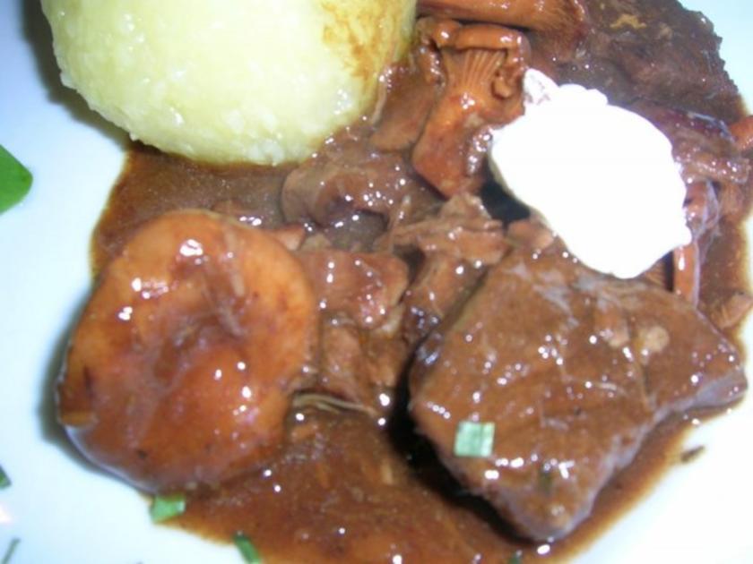 Rehgulasch mit Pfifferlingen - einfach - von rowiwo Rehgulasch mit Pfifferlingen - einfach - von rowiwo