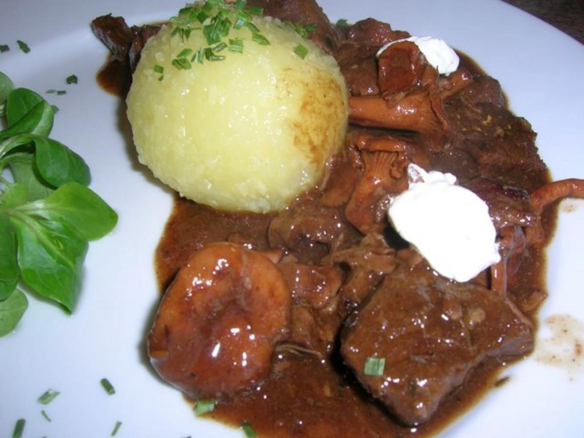 Rehgulasch mit Pfifferlingen - Rezept mit Bild - kochbar.de