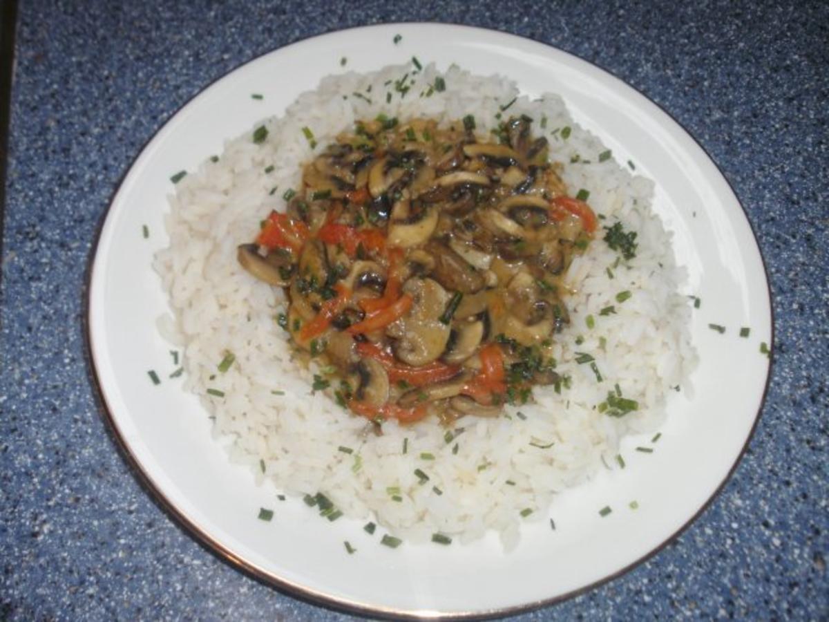 Reis mit Champignon - Paprikasoße - Rezept