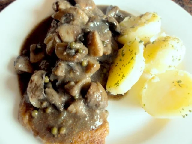 Fleisch:   SCHWEINESCHNTIZEL  mit Champignon-Pfeffersauce - Rezept