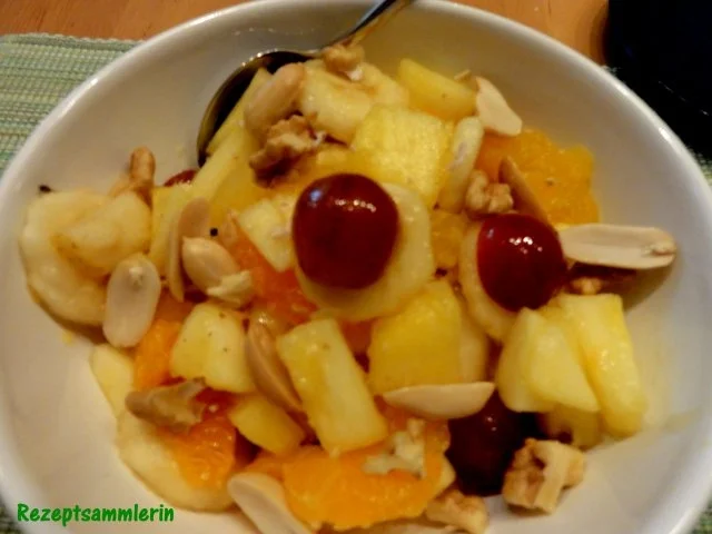 Dessert:   frischer OBSTSALAT mit Nüssen - Rezept