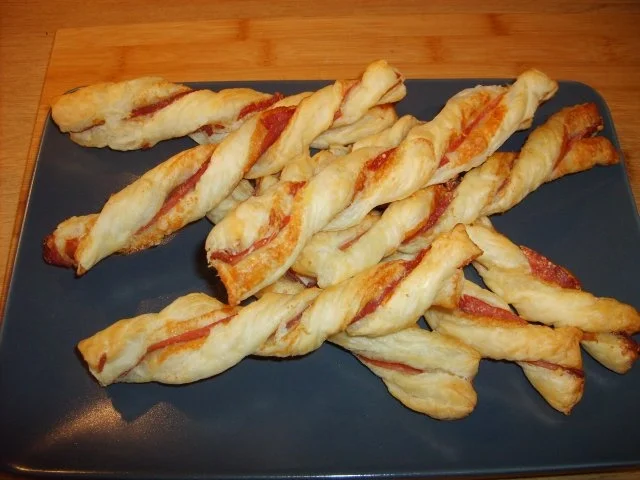 Blätterteig Seranoschinken Sticks - Rezept
