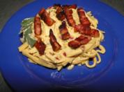 Tagliatelle in Senfsauce mit crossen Speckscheiben - Rezept