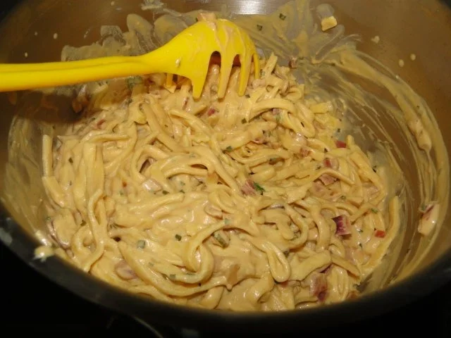 Tagliatelle in Senfsauce mit crossen Speckscheiben - Rezept - Bild Nr. 4