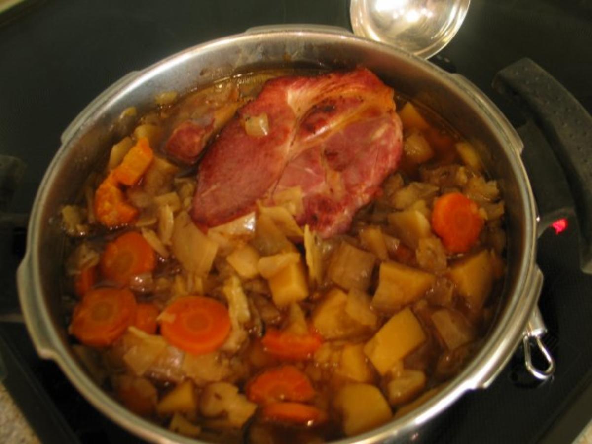 Suppen + Eintöpfe: Weißkohl und andere Reste, die verbraucht werden sollten - Rezept - Bild Nr. 4