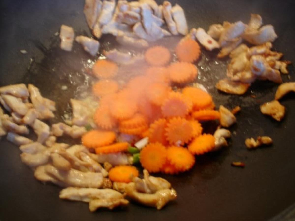 Chinakohl-Wok mit Hähnchenbrustfiletstreifen - Rezept - Bild Nr. 9