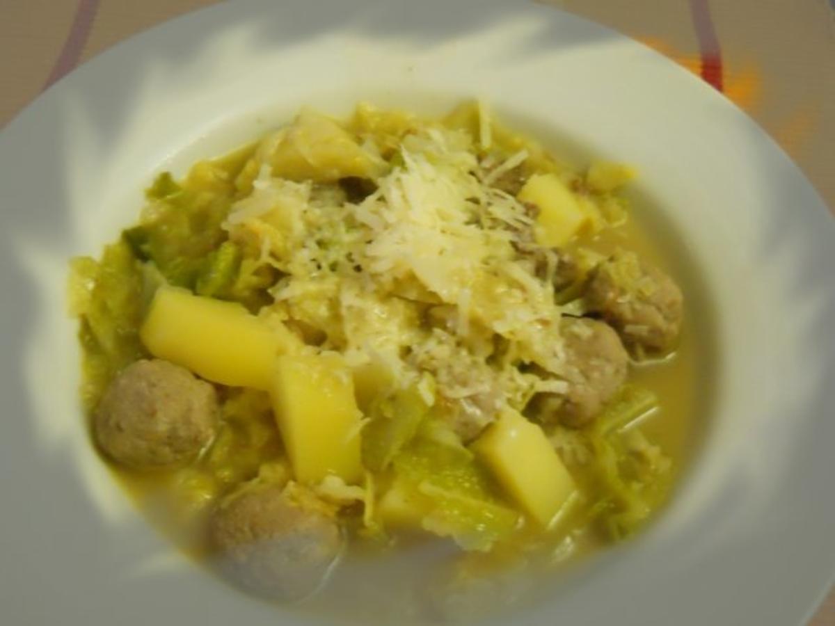 Wirsingkohlsuppe mit Hackbällchen Rezept Gesendet von Freizeitkoch_2373