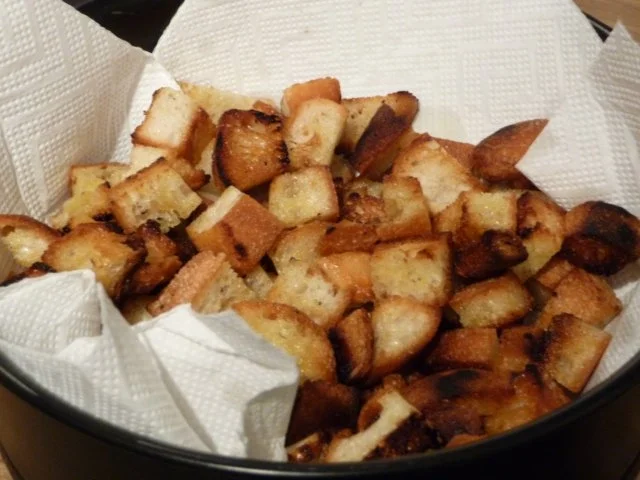 Gerichte aus der Kindheit : Geröstete Weißbrotwürfel auf Vanillepudding - Rezept - Bild Nr. 4