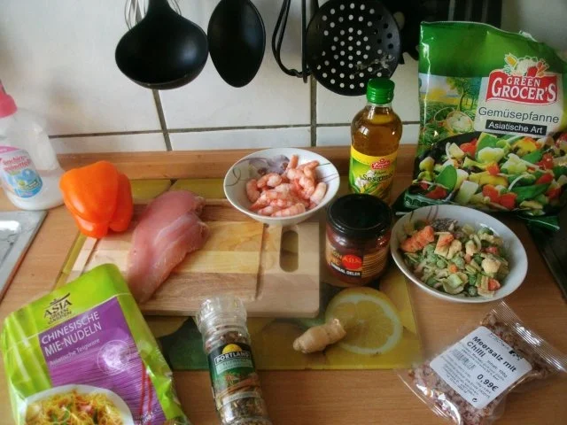 Gemüsepfanne mit Knobi-Garnelen und Hühnerbrustfilet - Rezept - Bild Nr. 2