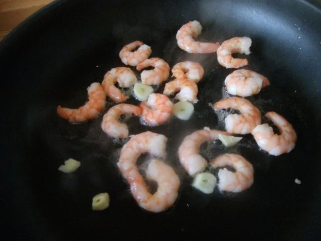 Gemüsepfanne mit Knobi-Garnelen und Hühnerbrustfilet - Rezept - Bild Nr. 3