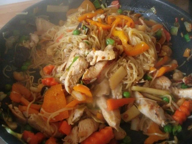 Gemüsepfanne mit Knobi-Garnelen und Hühnerbrustfilet - Rezept - Bild Nr. 5