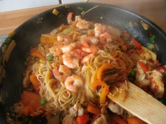 Gemüsepfanne mit Knobi-Garnelen und Hühnerbrustfilet - Rezept - Bild Nr. 6