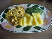 Fleischlos : Zwiebel - Rahmspinat mit Rührei und Salzkartoffeln - Rezept