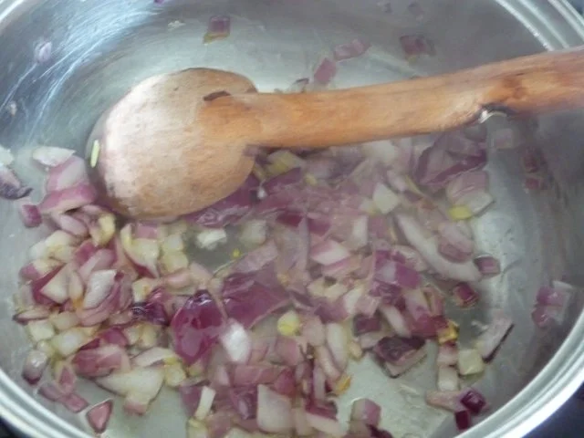 Fleischlos : Zwiebel - Rahmspinat mit Rührei und Salzkartoffeln - Rezept - Bild Nr. 4