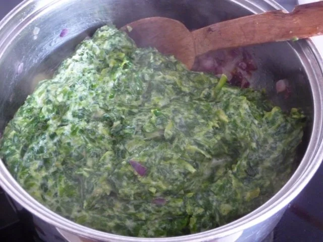 Fleischlos : Zwiebel - Rahmspinat mit Rührei und Salzkartoffeln - Rezept - Bild Nr. 5