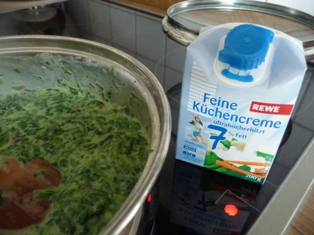 Fleischlos : Zwiebel - Rahmspinat mit Rührei und Salzkartoffeln - Rezept - Bild Nr. 6