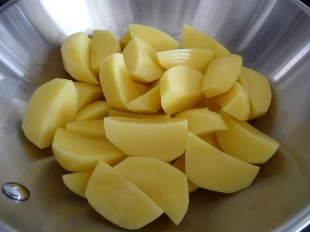 Fleischlos : Zwiebel - Rahmspinat mit Rührei und Salzkartoffeln - Rezept - Bild Nr. 9