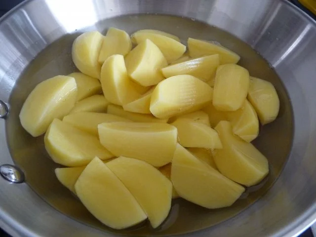 Fleischlos : Zwiebel - Rahmspinat mit Rührei und Salzkartoffeln - Rezept - Bild Nr. 10