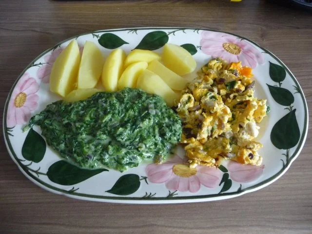 Fleischlos : Zwiebel - Rahmspinat mit Rührei und Salzkartoffeln - Rezept - Bild Nr. 15