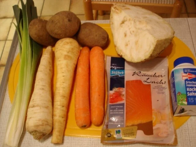 Rezept: Kartoffelsuppe à la Papa mit Lachsstreifen Bild Nr. 2 Kartoffelsuppe à la Papa mit Lachsstreifen - Rezept - Bild Nr. 2