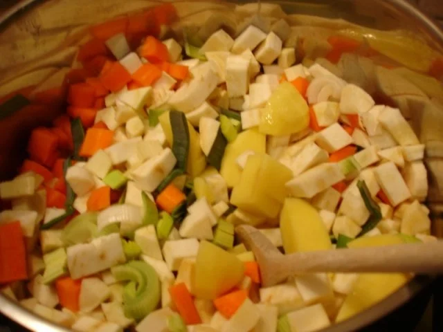 Rezept: Kartoffelsuppe à la Papa mit Lachsstreifen Bild Nr. 3 Kartoffelsuppe à la Papa mit Lachsstreifen - Rezept - Bild Nr. 3