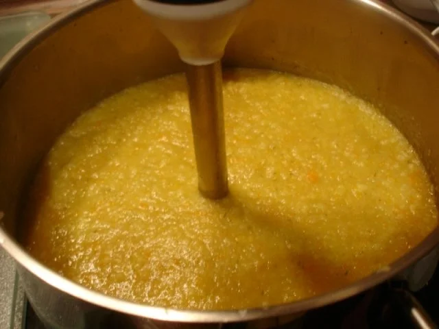 Rezept: Kartoffelsuppe à la Papa mit Lachsstreifen Bild Nr. 6 Kartoffelsuppe à la Papa mit Lachsstreifen - Rezept - Bild Nr. 6