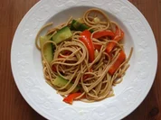 Rezept: Vegetarische Curry-Nudeln Vegetarische Curry-Nudeln - Rezept