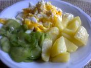 Rührei Salzkartoffeln u. Gurkensalat - Rezept