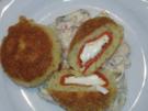 Kartoffelbällchen gefüllt mit Paprikaschoten und Ziegenkäse auf warmen Gurkensalat - Rezept