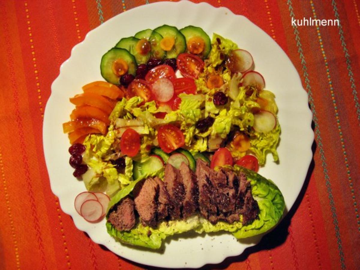 Bunter Salat-Teller mit gebratenen Frischlings-Filet-Streifen - Rezept ...