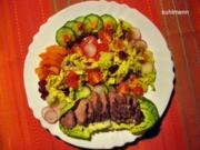 Bunter Salat-Teller mit gebratenen Frischlings-Filet-Streifen - Rezept