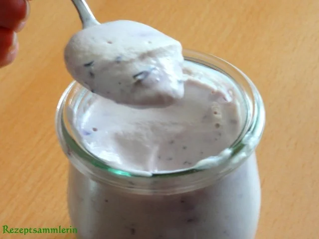 Rezept: Dessert: HEIDELBEER-SCHMANDCREME Dessert: HEIDELBEER-SCHMANDCREME - Rezept