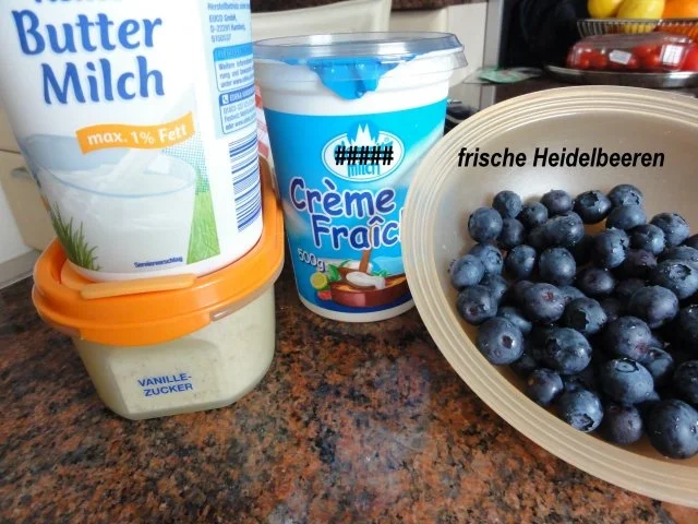 Rezept: Dessert: HEIDELBEER-SCHMANDCREME Bild Nr. 2 Dessert: HEIDELBEER-SCHMANDCREME - Rezept - Bild Nr. 2