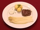 Rezept: Rinderfilet mit Spargel und Kartoffeln, dazu Buttersoße (Boris Henry) Rinderfilet mit Spargel und Kartoffeln, dazu Buttersoße (Boris Henry) - Rezept