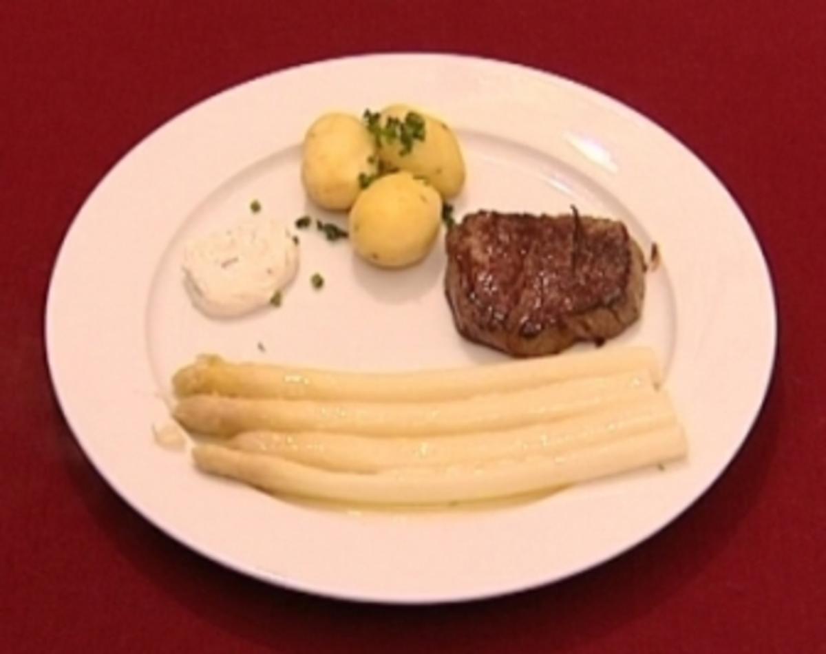 Rinderfilet mit Spargel und Kartoffeln, dazu Buttersoße (Boris Henry ...