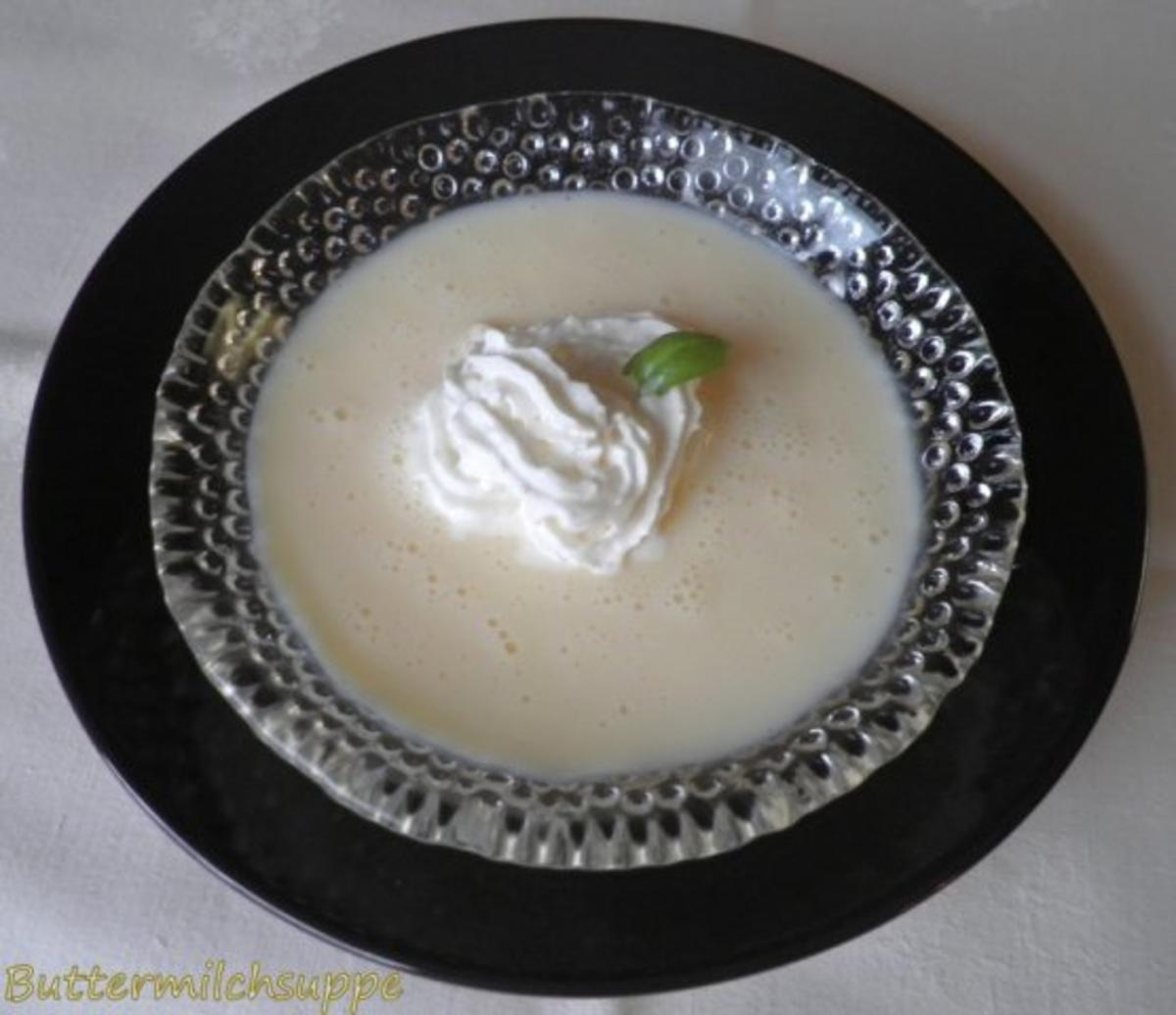 Buttermilchsuppe klingt nicht nach Dessert, ist aber eines - Rezept mit ... Buttermilchsuppe klingt nicht nach Dessert, ist aber eines - Rezept mit ...