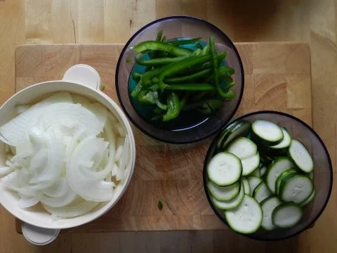 Rezept: Überbackene Schweinemedaillons auf Gemüse Bild Nr. 5 Überbackene Schweinemedaillons auf Gemüse - Rezept - Bild Nr. 5