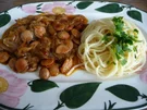 Pasta : Zwiebel - Würstchen - Gulasch an Spaghetti - Rezept