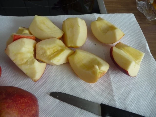 Rezept: Beilage : Apfelstückchen mit Rosinen und Agavendicksaft Bild Nr. 2 Beilage : Apfelstückchen mit Rosinen und Agavendicksaft - Rezept - Bild Nr. 2