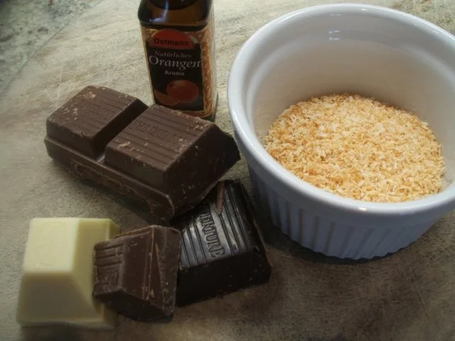 Rezept: Pralinen: Kokos-Röschen Bild Nr. 2 Pralinen: Kokos-Röschen - Rezept - Bild Nr. 2