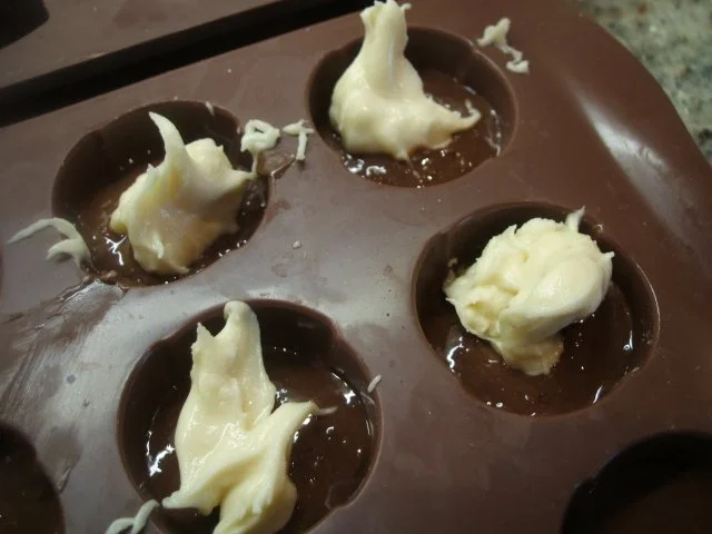 Rezept: Pralinen: Kokos-Röschen Bild Nr. 7 Pralinen: Kokos-Röschen - Rezept - Bild Nr. 7