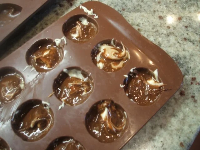 Rezept: Pralinen: Kokos-Röschen Bild Nr. 8 Pralinen: Kokos-Röschen - Rezept - Bild Nr. 8