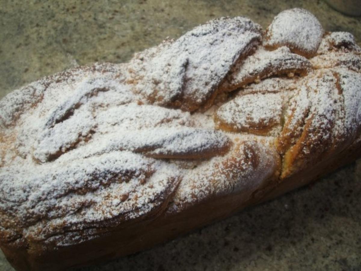 Backen: Marzipan Hefezopf mit Mandelfüllung - schnell &amp; einfach - von ...